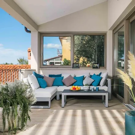 A Stunning With A Swimming Pool In Near Pazin Lindar